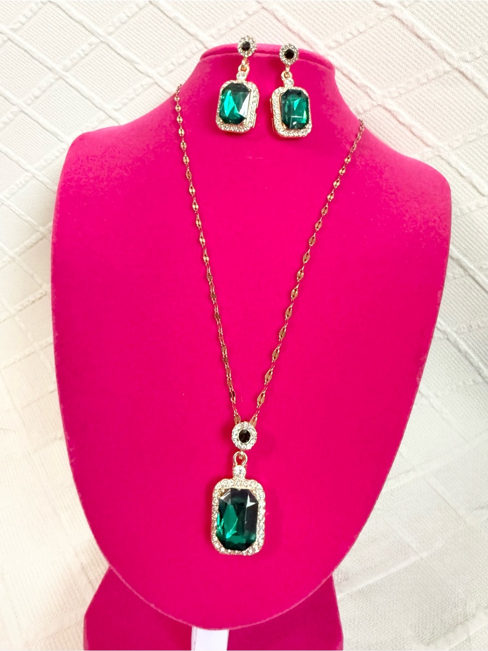 Gold plated stainless steelEmerald Green  Pendant Necklace & Earrings Set
